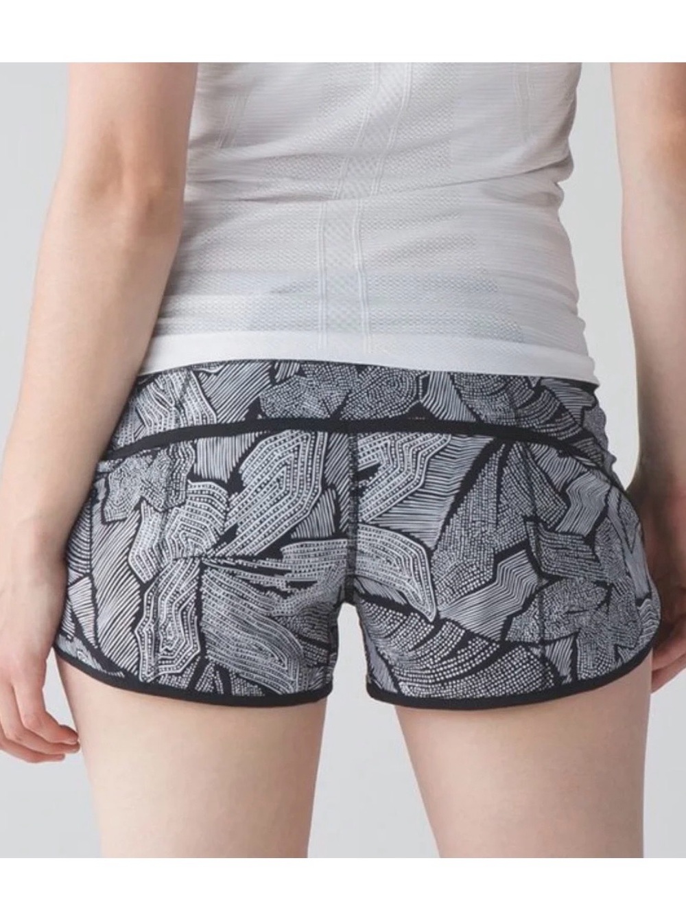Lululemon Speed up shorts 2.5”